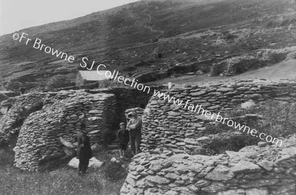 SEE ALSO XIII.76 FOR DETAILS : A STONEAGE ROYAL RESIDENCE MULTI-CHAMBERED BEE HIVE HOME AT GLENFAHAN : SEEN FROM HILLSIDE